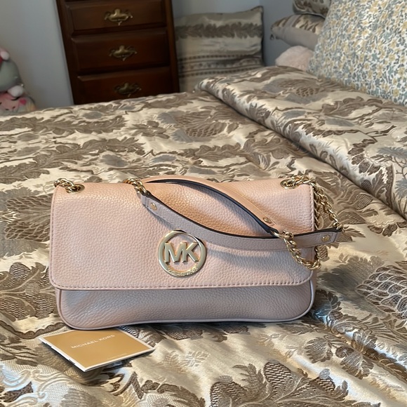 Michael Kors purse peach color - Picture 4 of 8